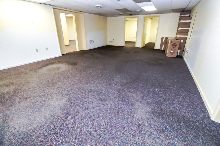 More Photos Of 520 Pleasant Valley Rd, Trafford Office For Sale