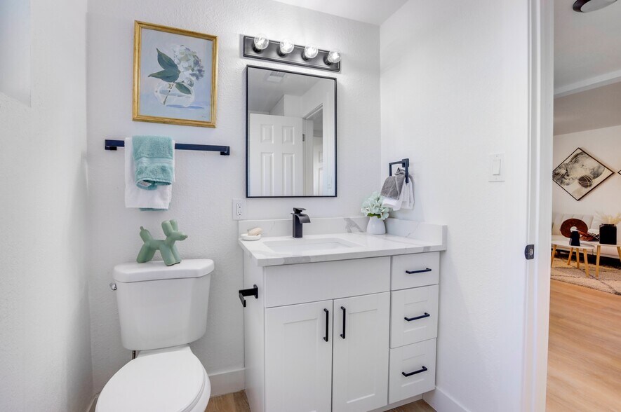 More Photos Of 5551 S Delaware St, Littleton Apartments For Sale