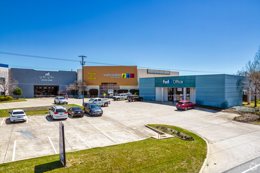 Primary Photo Of 13940-13960 N Stemmons Fwy, Farmers Branch Showroom For Lease