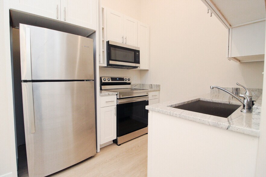 More Photos Of 1707 Eastern Ave, Baltimore Apartments For Lease