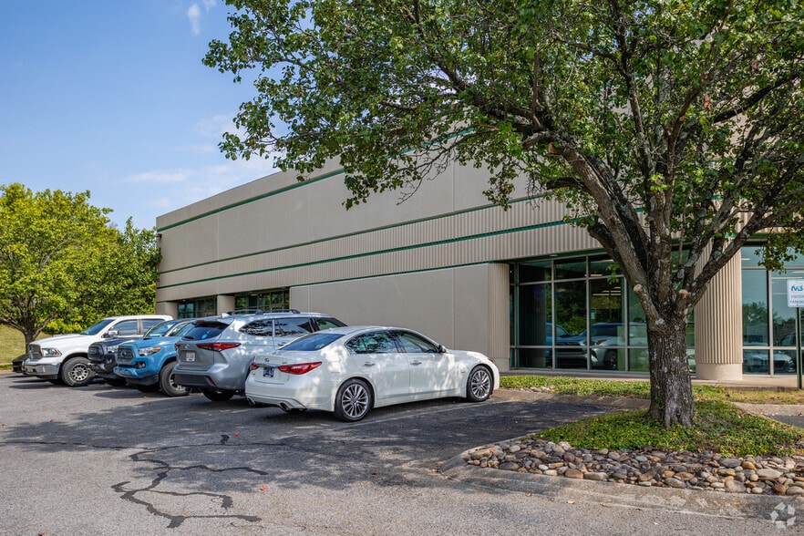 More Photos Of 900-919 Airpark Center Dr, Nashville Distribution For Lease