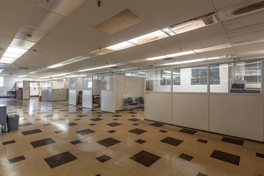 More Photos Of 24000 Lakeland Blvd, Euclid Manufacturing For Sale