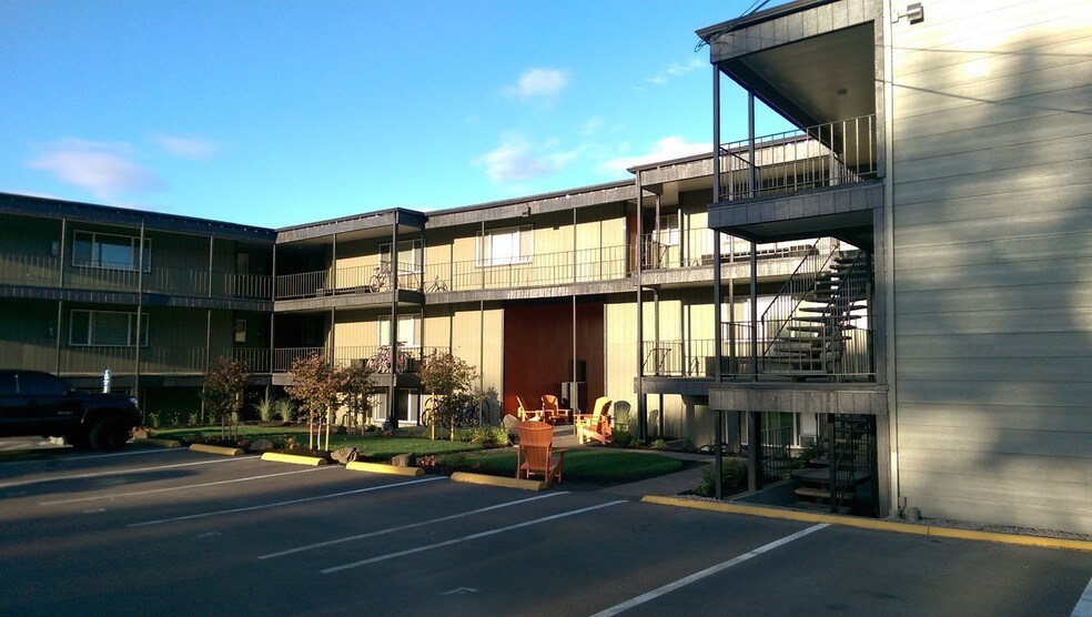 More Photos Of 440 NW 23rd St, Corvallis Apartments For Sale