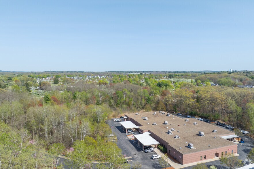More Photos Of 122 Marshall Rd, Lowell Medical For Sale