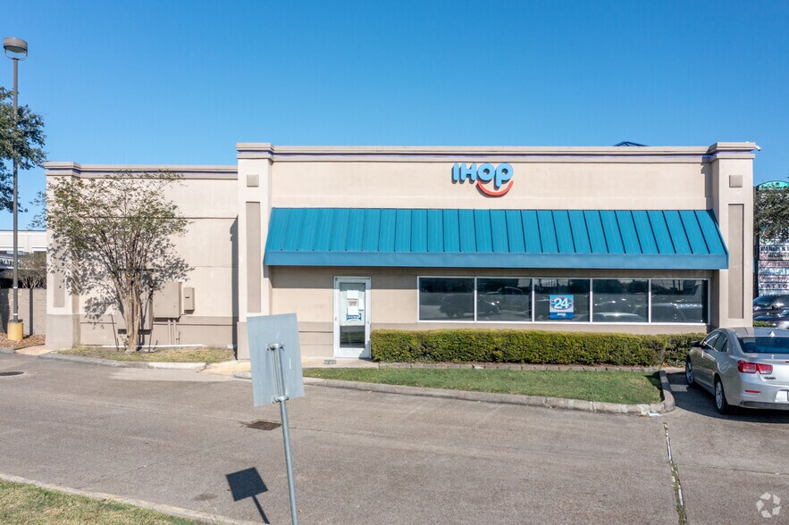 More Photos Of 5003-5075 Garth Rd, Baytown Unknown For Lease