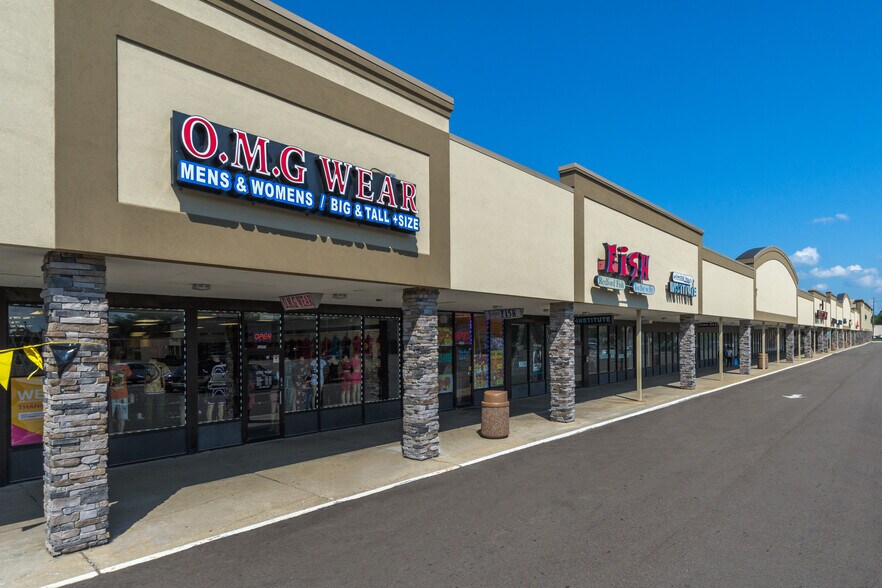 More Photos Of 25351-25495 Grand River Ave, Redford Township Unknown For Lease