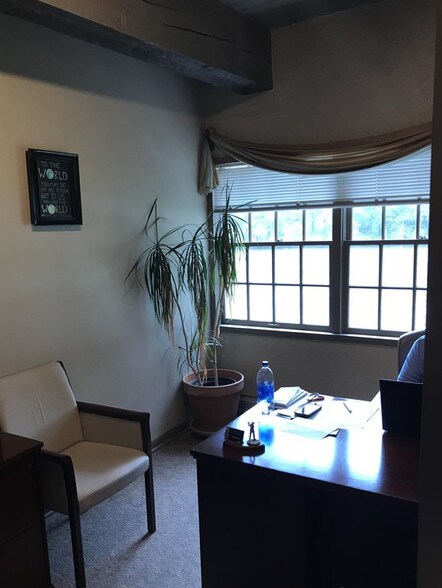 More Photos Of 122 Green Bay Rd, Thiensville Office For Lease