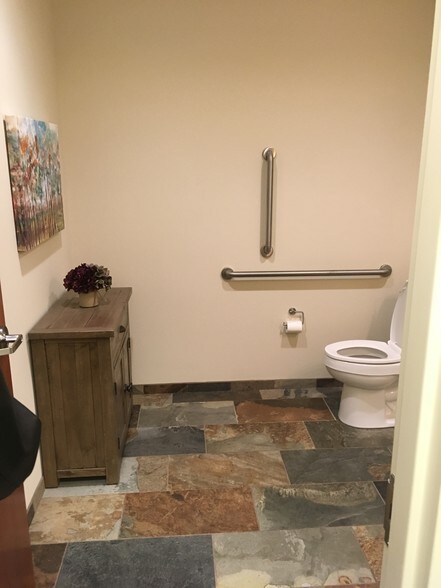 More Photos Of 3006 Mount Vernon Rd, Hurricane Office Residential For Sale