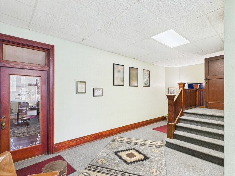More Photos Of 619 Blondeau St, Keokuk Office For Sale