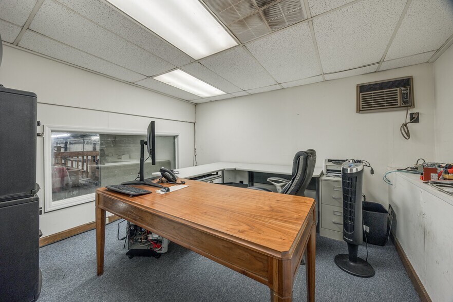More Photos Of 3380 Smith Farm Rd, Matthews Warehouse For Lease