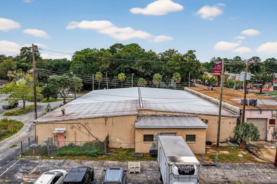 More Photos Of 1711 E Victory Dr, Savannah Storefront For Sale