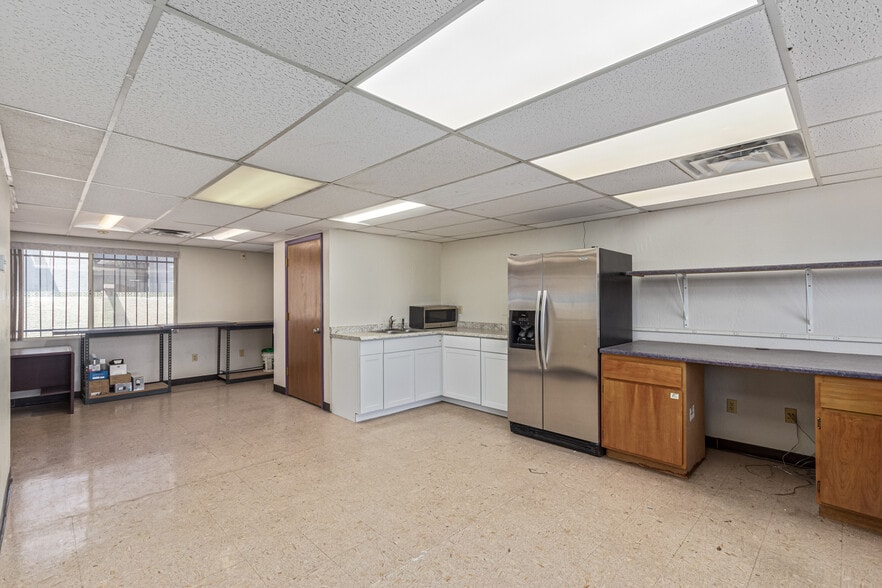 More Photos Of 8545 N Black Canyon Hwy, Phoenix Medical For Sale