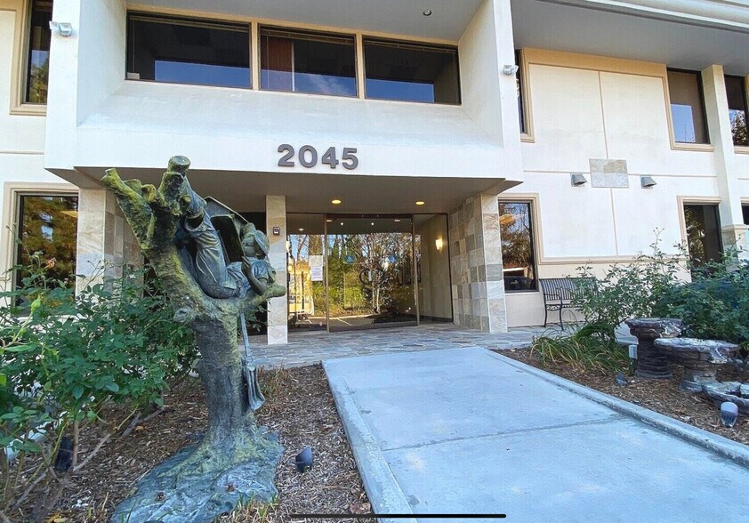 More Photos Of 2045 Royal Ave, Simi Valley Medical For Lease