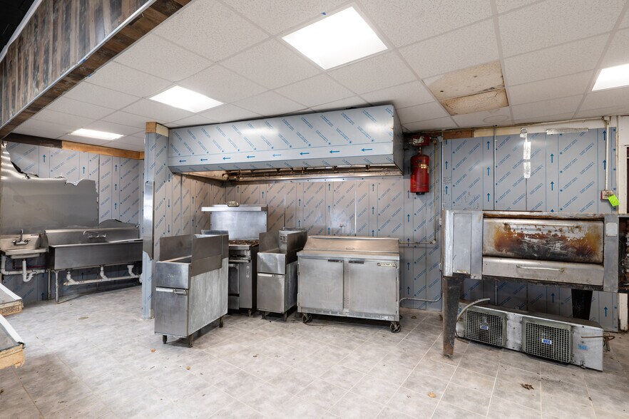 More Photos Of 392 Lyell Ave, Rochester Bar For Sale