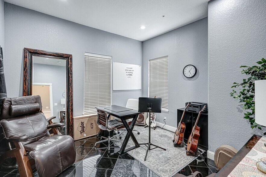 More Photos Of 8330 Brentwood Blvd, Brentwood Medical For Lease