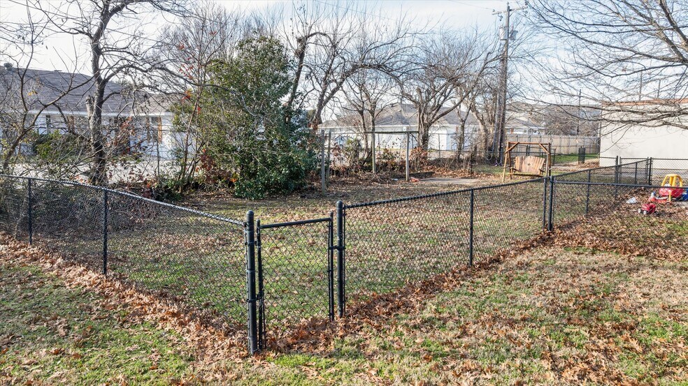 More Photos Of 6605 Dan Danciger Rd, Fort Worth Office For Sale