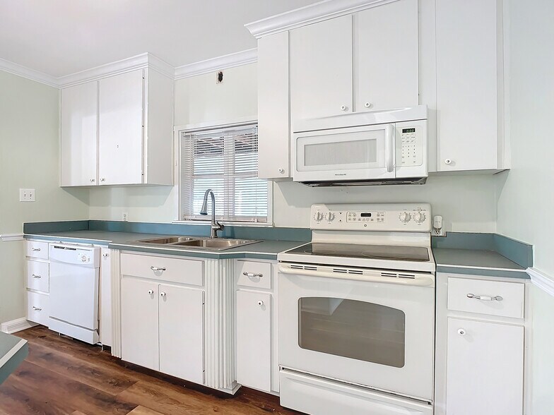 More Photos Of 409 N Ridgewood Ave, Edgewater Office For Sale