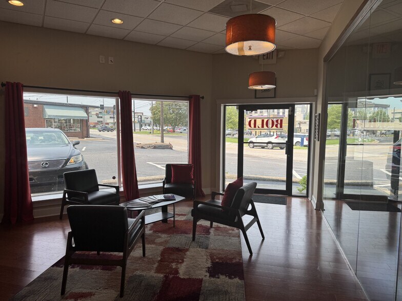 More Photos Of 2117 Whitesburg Dr SE, Huntsville Storefront Retail Office For Lease