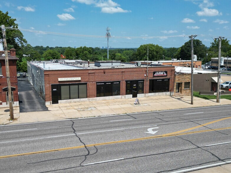 More Photos Of 8213 Gravois Rd, Affton Warehouse For Sale