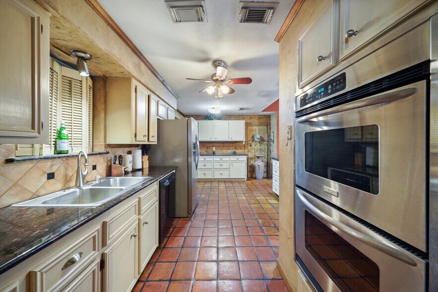 More Photos Of 19493 Keenan Cut Off Rd, Montgomery Office Residential For Sale