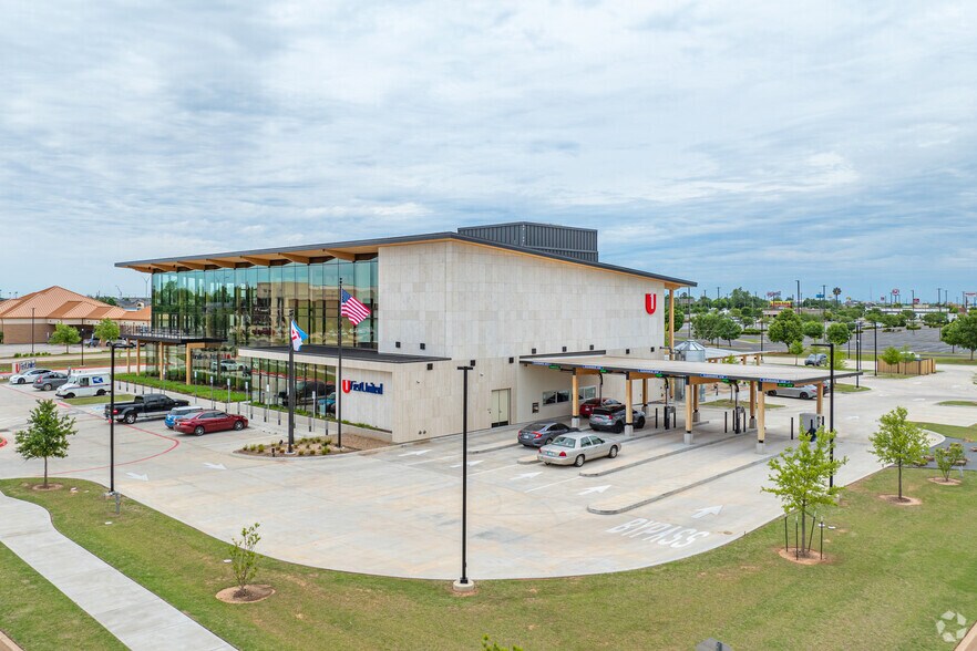 More Photos Of 420 SW 6th St, Moore Office For Lease