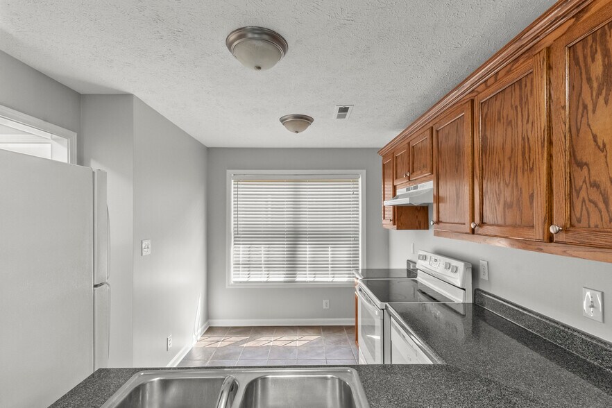 More Photos Of 162 Condor Ct, Clarksville Apartments For Sale