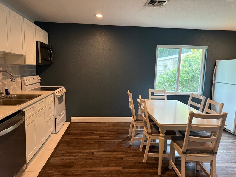 More Photos Of 20785 W McKinney Ave, Dunnellon Office For Sale