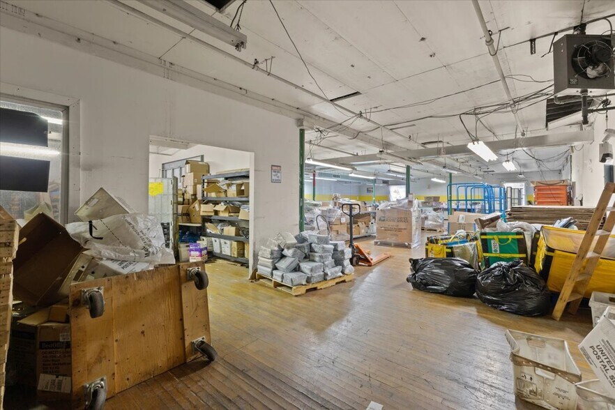 More Photos Of 181 S Whitfield St, Nazareth Office Residential For Sale