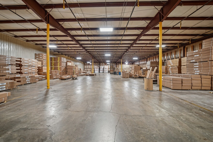 More Photos Of 1 Lakeland Pl, Edmore Manufacturing For Sale