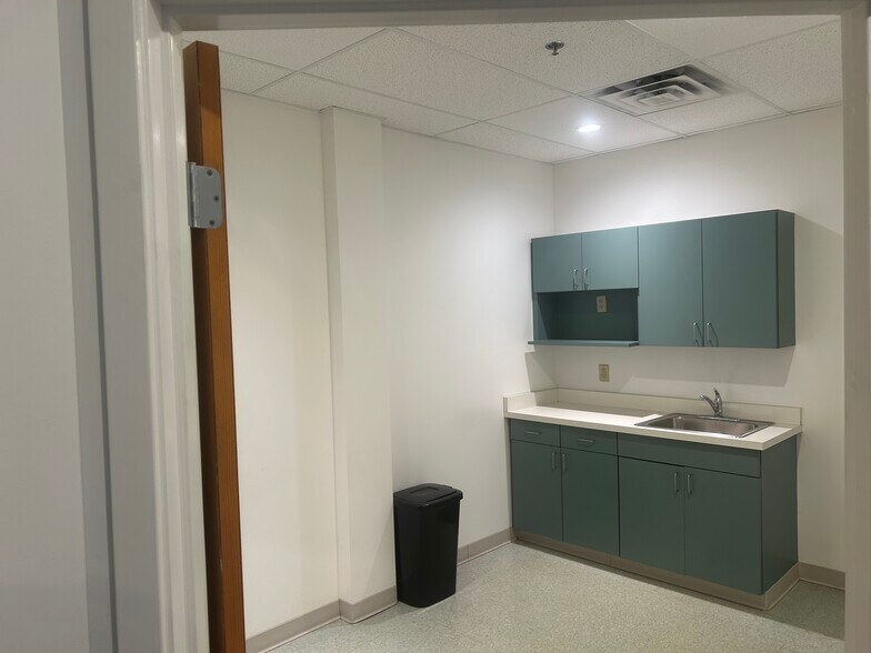 More Photos Of 760 Canning Pky, Victor Light Distribution For Lease