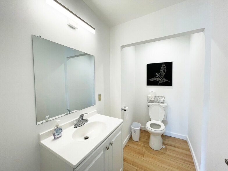 More Photos Of 14000 Aurora Ave N, Seattle Auto Repair For Lease