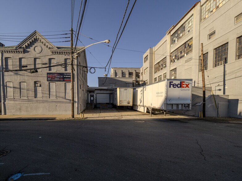 More Photos Of 39 Meade St, Trenton Distribution For Lease