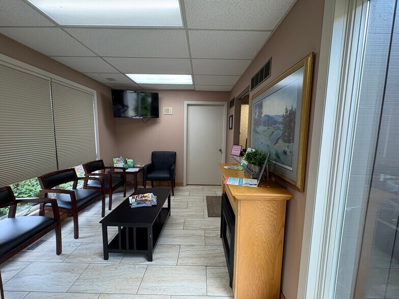 More Photos Of 309 S Chapel St, Louisville Office For Sale