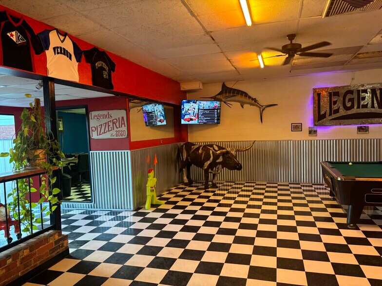 More Photos Of 901 E St, Snyder General Retail For Sale