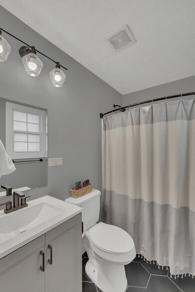 More Photos Of 901 21st Ave N, Nashville Multifamily For Sale