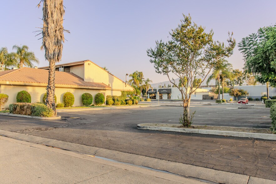 More Photos Of 60 N Mountain Ave, Upland Restaurant For Sale