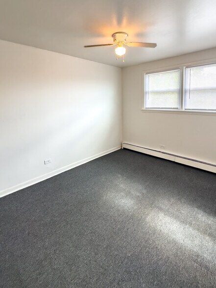 More Photos Of 1025 W Vermont St, Calumet Park Apartments For Sale
