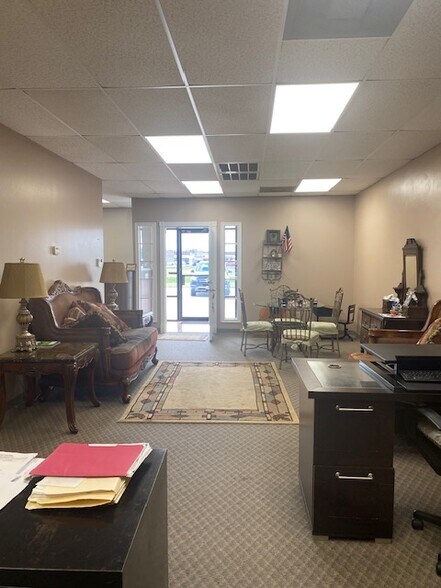 More Photos Of 2670 Highway 35 Byp S, Alvin Office For Lease