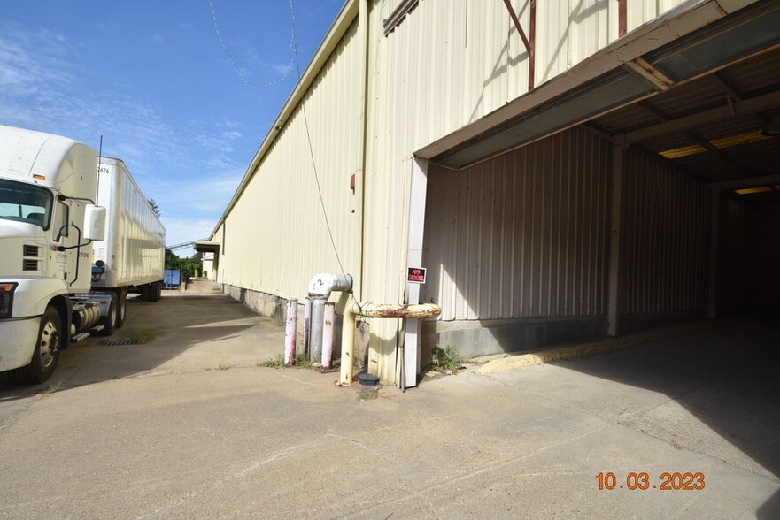 More Photos Of 956 N Broadway St, Greenville Distribution For Sale
