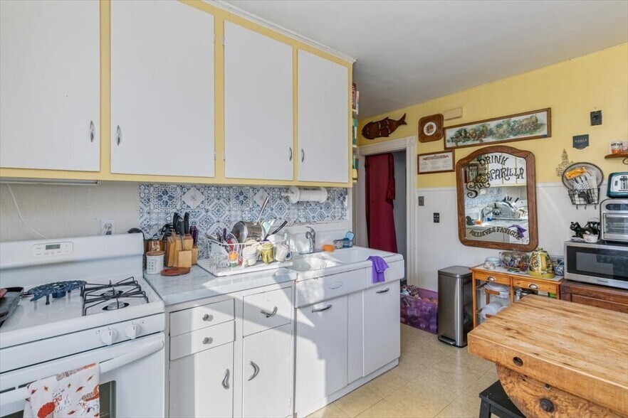 More Photos Of 412 Cabot St, Beverly Apartments For Sale