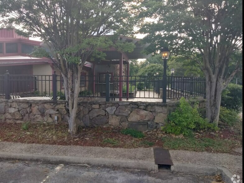 More Photos Of 2135 Democrat Rd, Memphis Restaurant For Sale