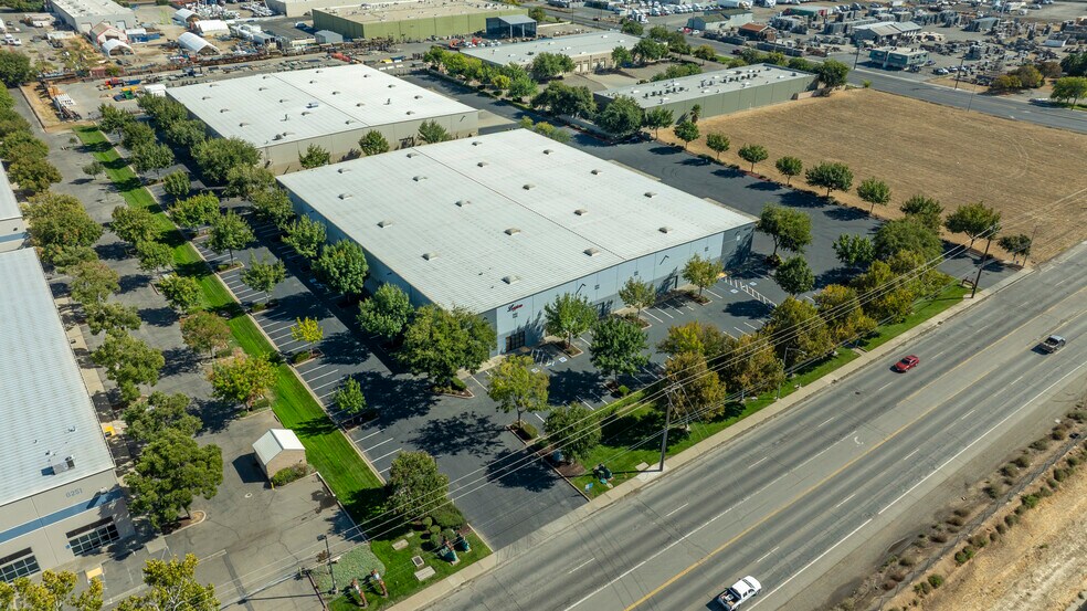 More Photos Of 6301 Florin Perkins Rd, Sacramento Warehouse For Lease
