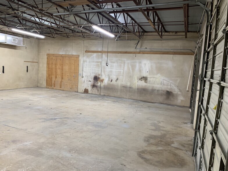 More Photos Of 136 Industrial Dr, Boerne Warehouse For Lease