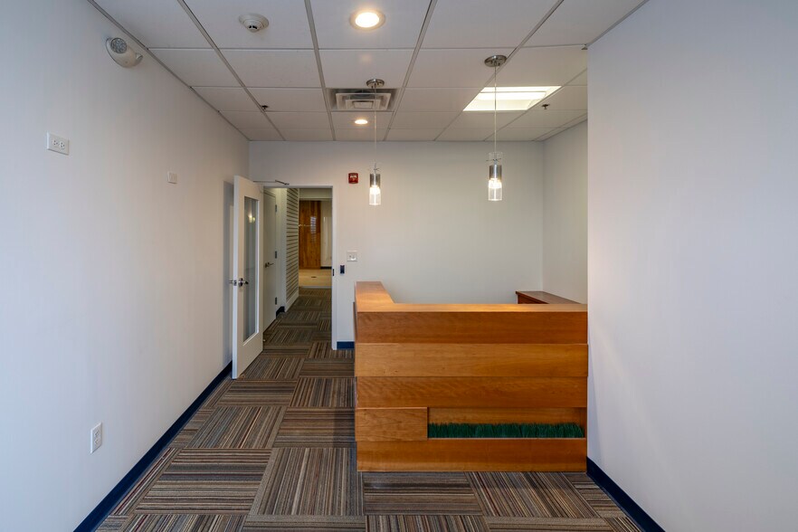 More Photos Of 305 Veterans Blvd, Carlstadt Warehouse For Lease