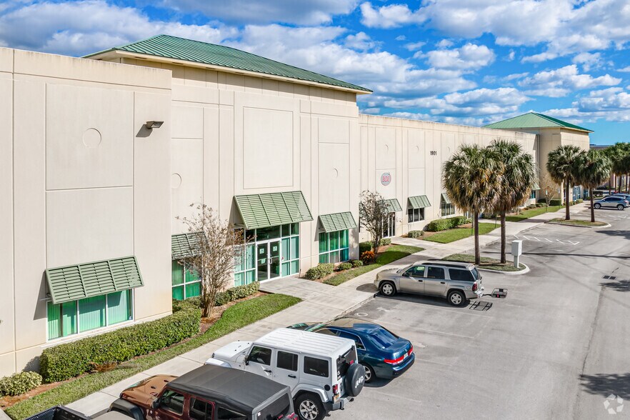 More Photos Of 1901 Green Rd, Deerfield Beach Warehouse For Lease