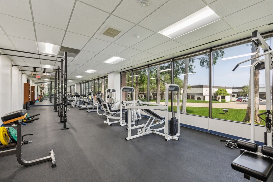 More Photos Of 2121 Midway Rd, Carrollton Office For Lease