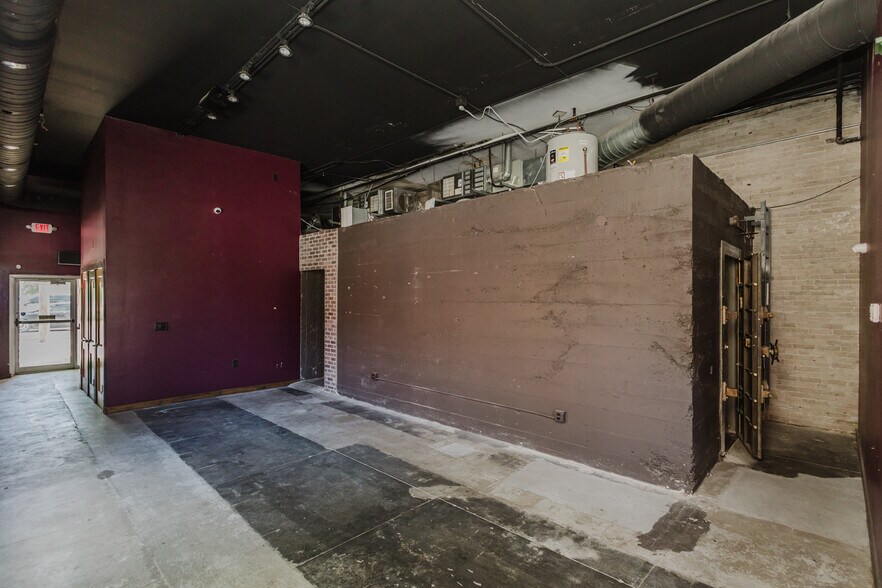 More Photos Of 1001 W Douglas Ave, Wichita Storefront For Sale
