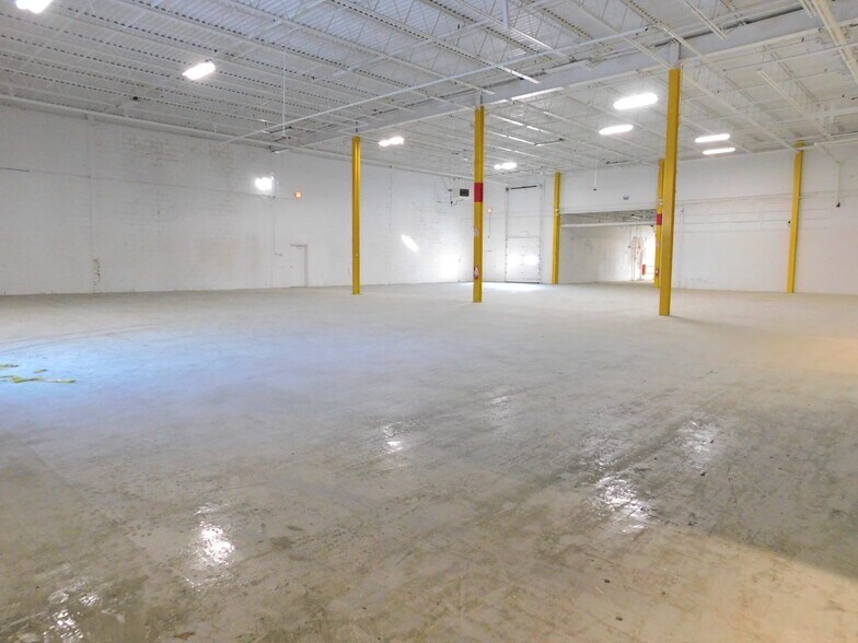 More Photos Of 325 Jay St, Coldwater Warehouse For Lease