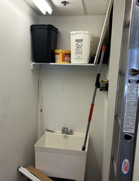 More Photos Of 180 Haven St, Reading Office For Lease