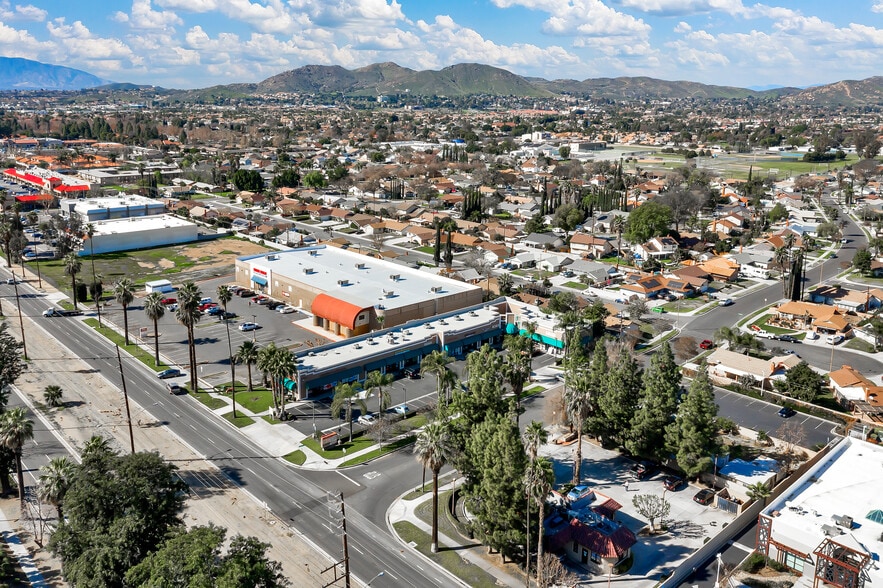More Photos Of 10759 Magnolia Ave, Riverside Storefront Retail Office For Sale